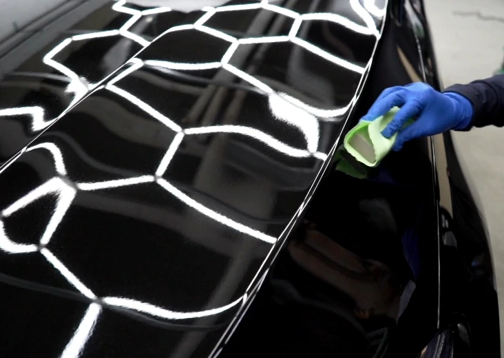 熟練スタッフによる丁寧な手作業施工場完備